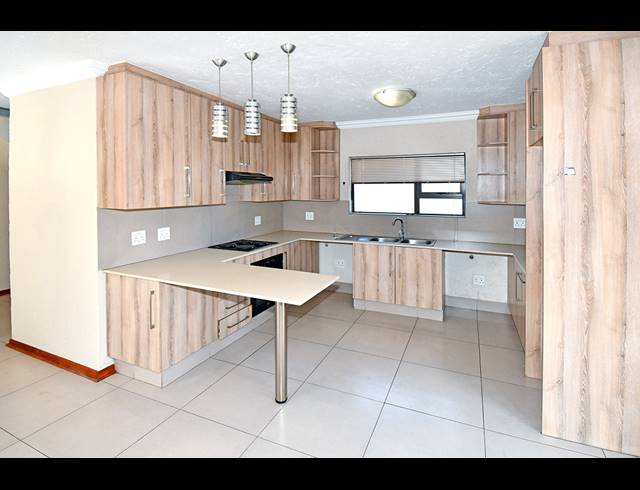 3 BEDROOM TOWNHOUSE TO LET IN LINDEN